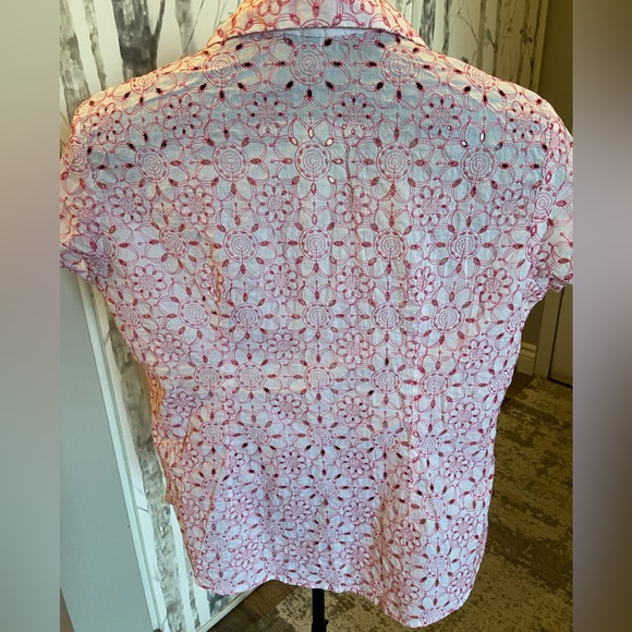 🎉Eyelet blouse Made in Canada 🇨🇦 - Picture 2 of 4